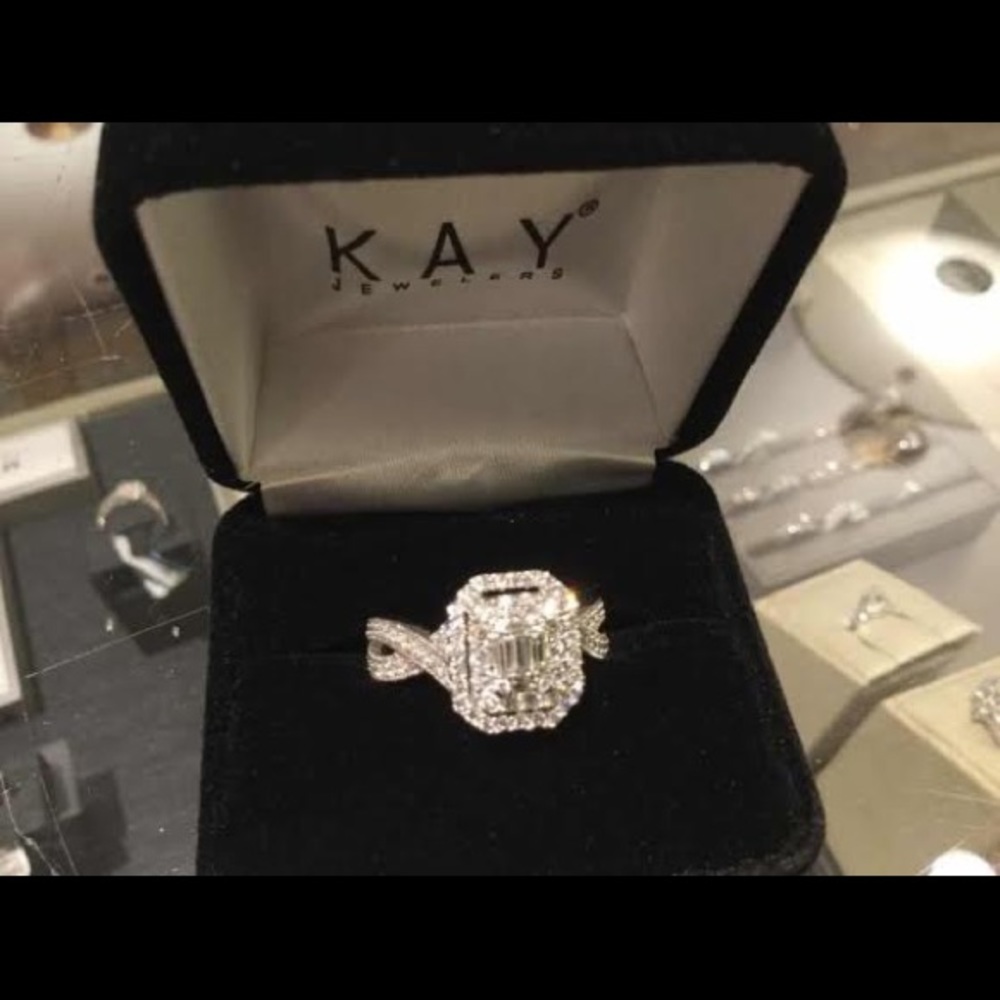 Engagement ring - Picture 2 of 2